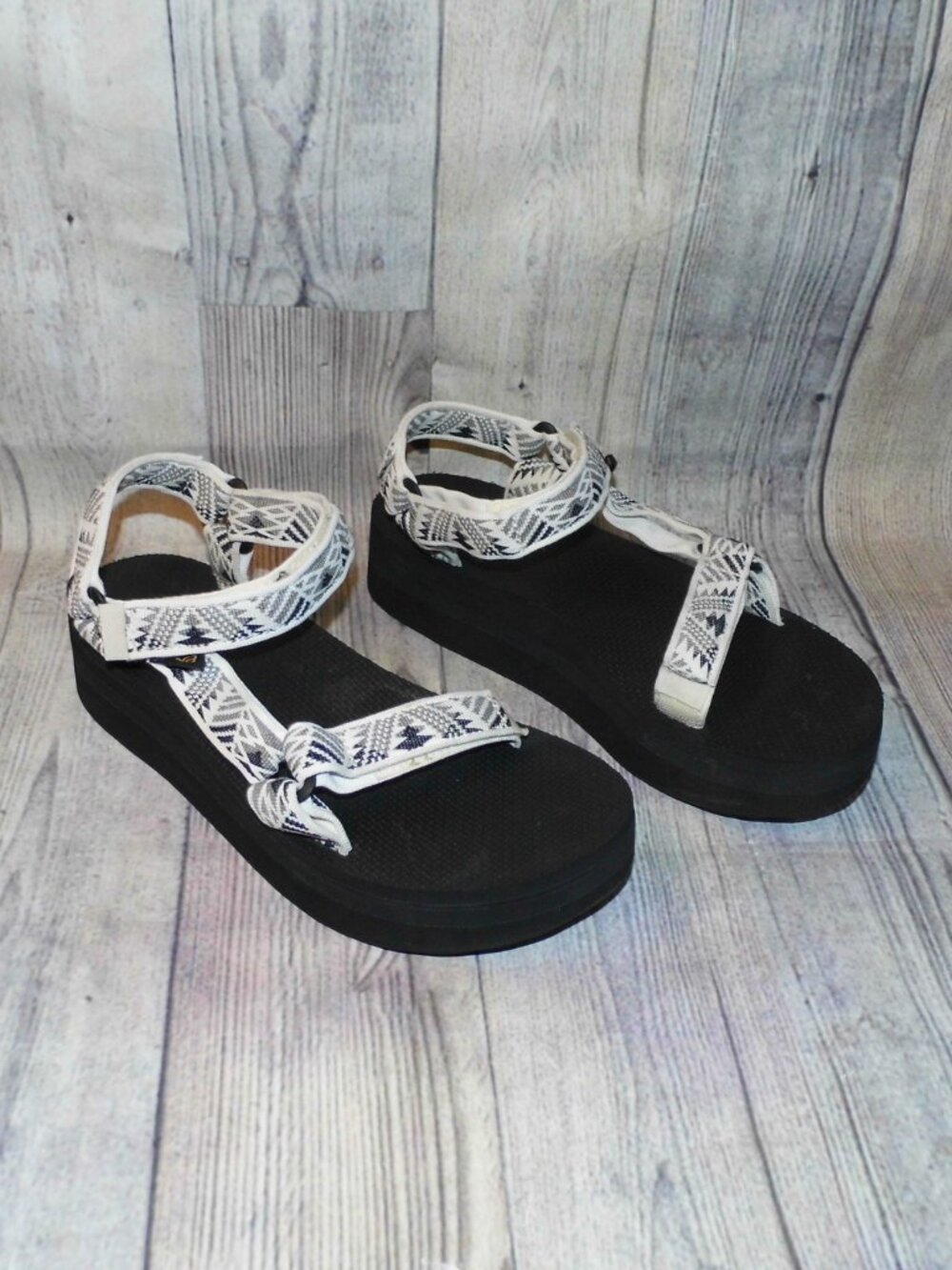 TEVA Flatform Universal Boomerang White/Gray Platform Sandals Size 9